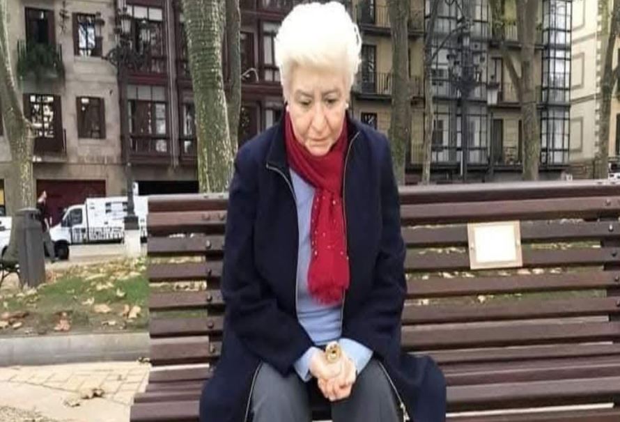 ‘Skulptura e Vetmisë’, një reflektim i heshtur mbi realitetin e të moshuarve të braktisur