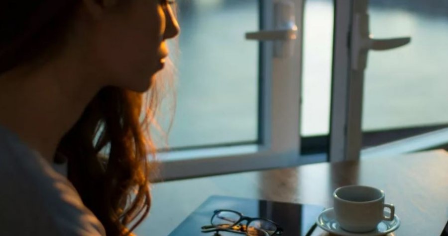 Studimi zbulon se përdorimi i Inteligjencës Artificiale mund t’ju bëjë të humbni mendimin tuaj kritik