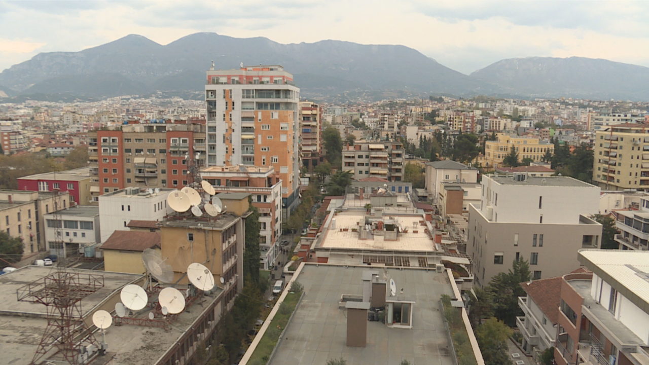 Taksa e re për shtëpitë e dyta/ Eksperti Imobiliar: Kush i mban banesat bosh do detyrohet t’i shesë, mund të sjellë rënie çmimesh