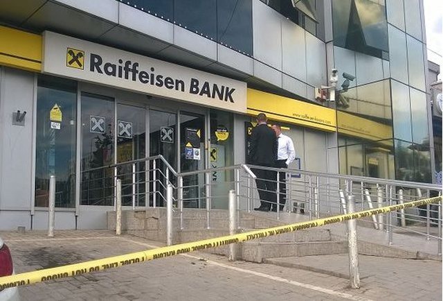 Tatimet kapin “Raiffeisen Bank” me shkelje bankën për tri vite radhazi, lihen në fuqi gjobat milionëshe