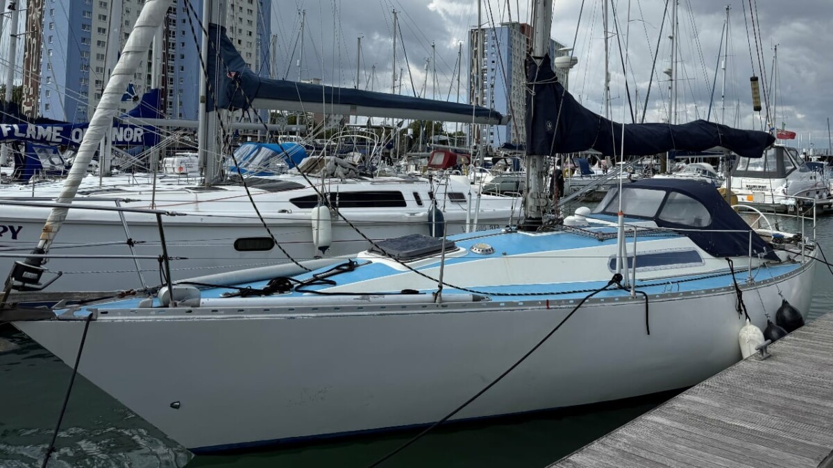 Trafikim me jaht drejt Britanisë/ Ndalohen 7 persona, mes tyre dhe një shqiptar