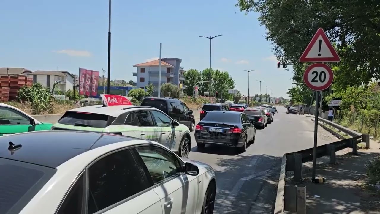 Trafiku bllokon Durrësin në pikun e sezonit turistik