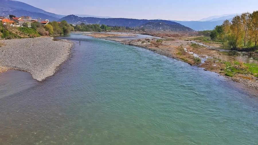 Tragjedi, dy të mitur mbyten në lumin Shkumbin