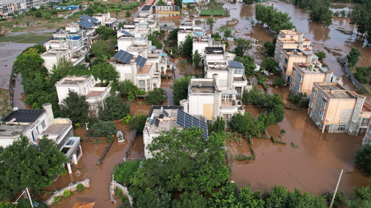 Tragjedi në Pekin! 34 viktima nga përmbytjet katastrofike në kryeqytetin kinez, evakuohen mijëra persona