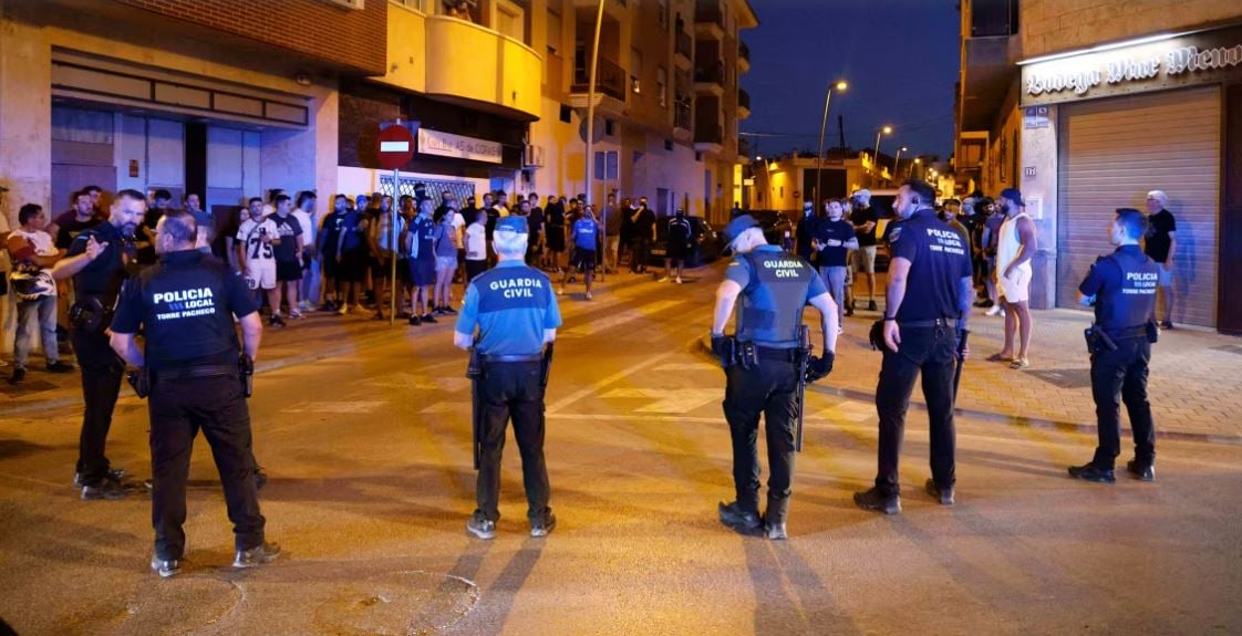 Trazira në Spanjë, tensionet mbi emigracionin ndezin përleshjet mes të rinjve dhe policisë