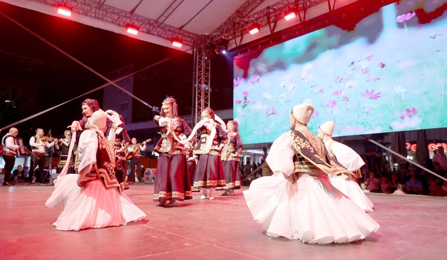 Tre ansamble kombëtare në skenë, Tetova bëhet pikëtakimi i trashëgimisë sonë kulturore