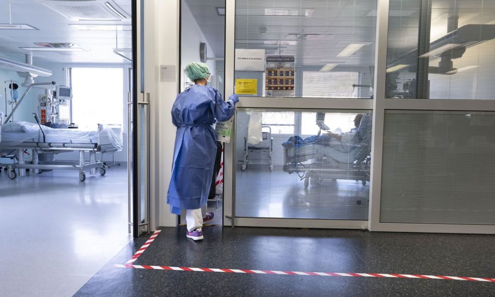 Tronditëse/ Foshnja 4 muajshe rezulton me kokainë, babai e grabit nga spitali dhe largohet menjëherë