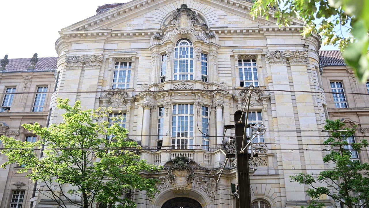 Tronditet Gjermania! I akuzuar për vrasjen e 15 pacientëve dhe djegien e banesave të tyre, nis gjyqi për mjekun 40-vjeçar në Berlin