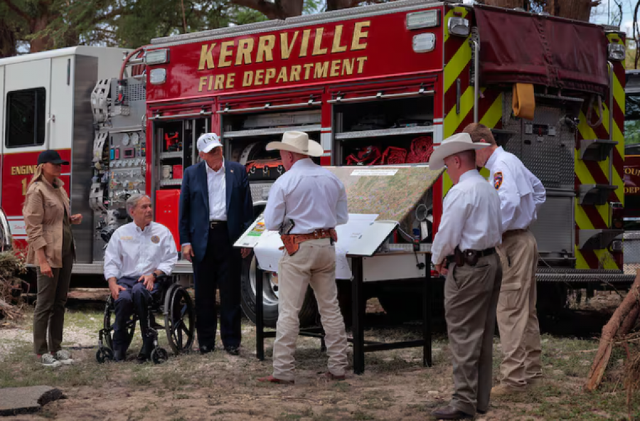 Trump vlerëson reagimin ndaj katastrofave në Teksas, por e ardhmja e FEMA-s është e errët