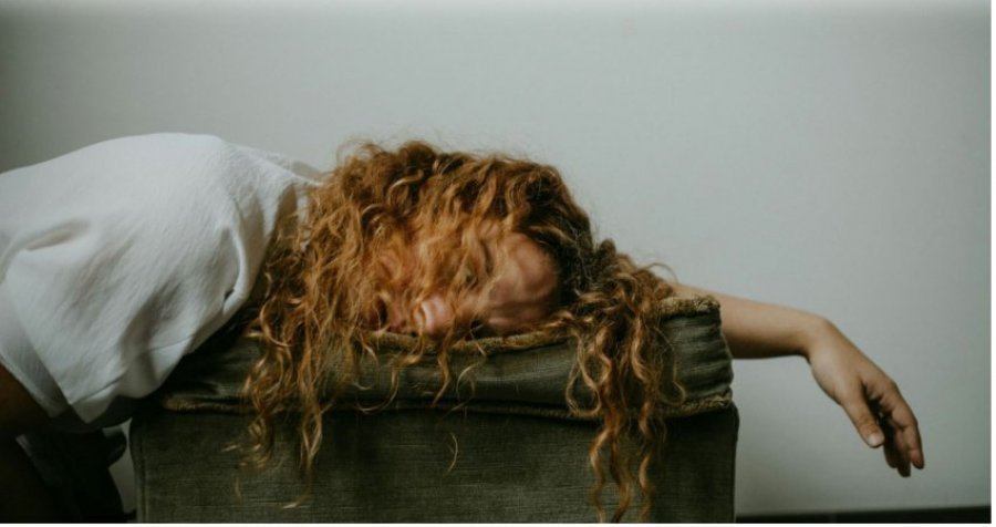 Truri yt pastron vetveten gjatë gjumit, çfarë ndodh kur nuk fle mjaftueshëm?