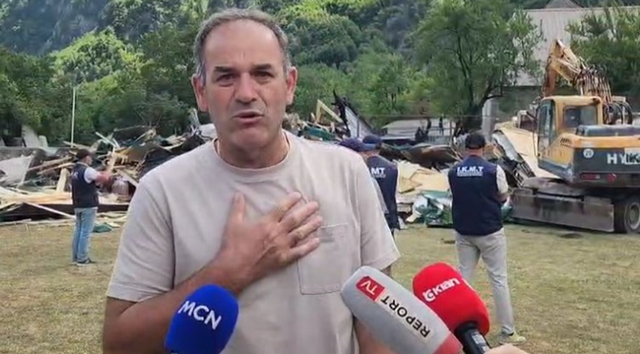 Turisti në Theth rrëfen tmerrin: Na nxorrën me të bërtitura, pasaporta britanike më ngeli në rrënoja!