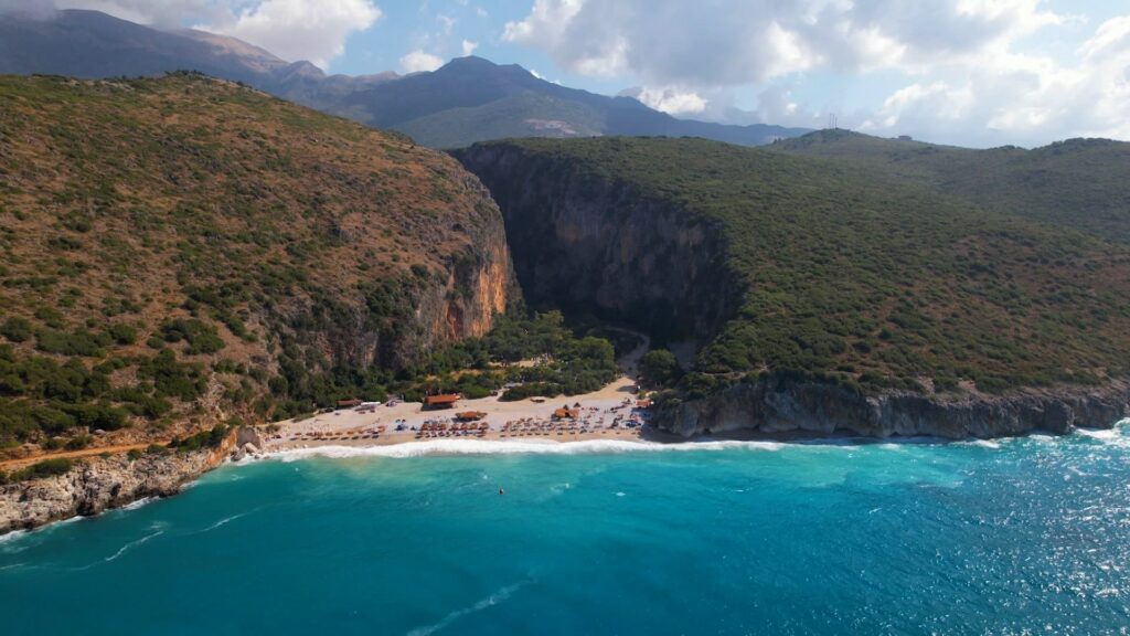 Turizmi patriotik, shqiptarët zgjedhin të pushojnë brenda vendit