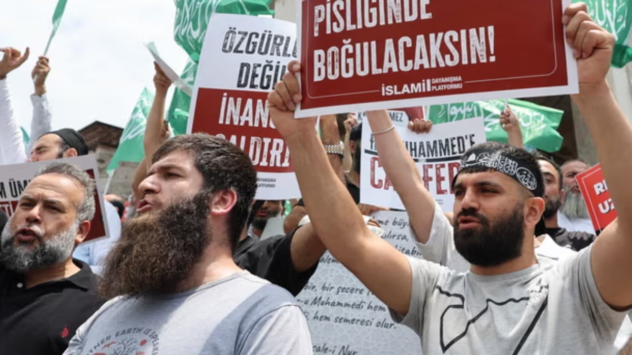 Turqia arreston 4 karikaturistë për vizatimin satirik për profetin Muhamed. Erdogan: Provokim i ndyrë!