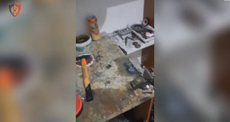 U kap me armë zjarri gati për qitje, 30-vjeçarit i zbulohet punishtja ku prodhonte silenciator! I shiste për kryerje të krimeve kundër personit