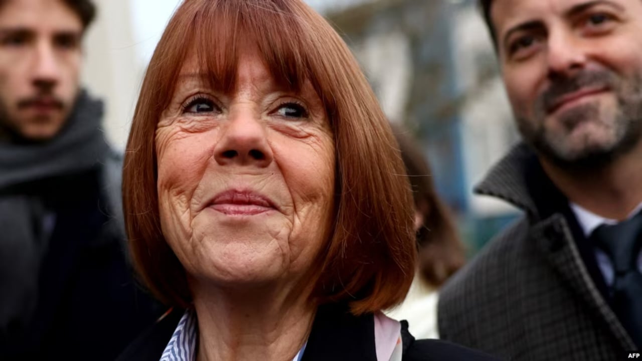 U përdhunua nga 50 burra për mbi 10 vite pasi drogohej nga bashkëshorti/ Gisele Pelicot nderohet me titullin më të lartë të Francës