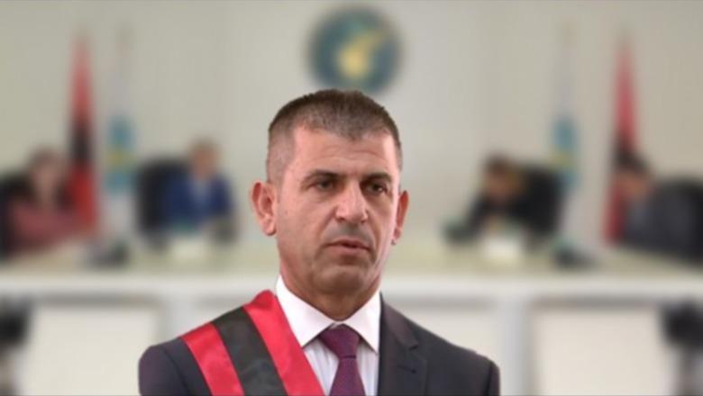 U shkarkua nga dekriminalizimi, Agim Kajmaku fiton të gjitha pagat nga bashkia Vorë dhe dëmshpërblim nga KQZ