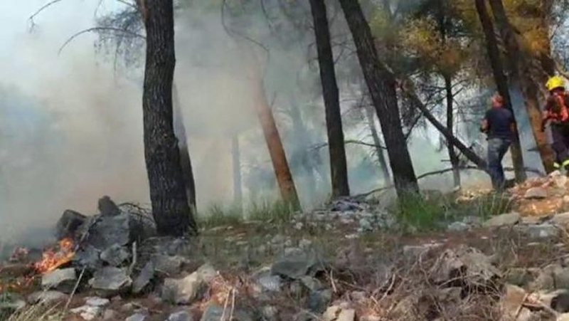 U vuri zjarrin shkurreve që i kishin mbuluar varrin e së ëmës, e pëson 33-vjeçari në Elbasan