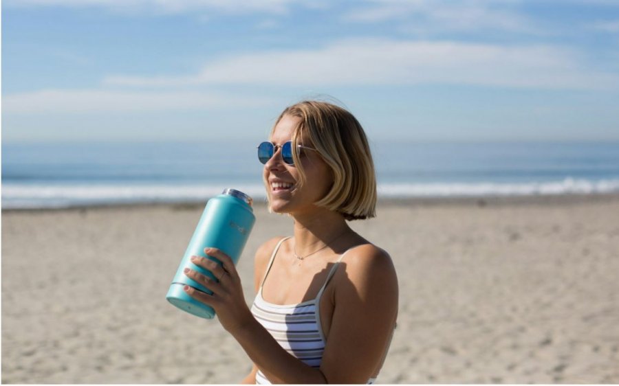 Uji, aleati përfundimtar i verës: Sa gota duhet të konsumoni çdo ditë, sipas ekspertëve