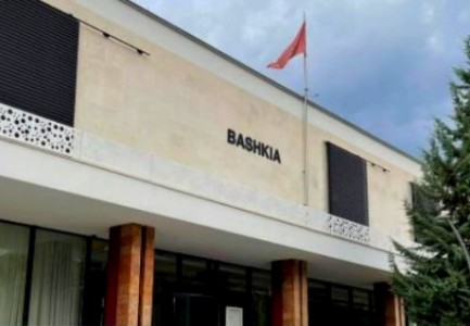 Ultimatumi i Ramës/ ‘Furtunë’ edhe në Korçë e Kolonjë, dorëhiqen 9 administratorë