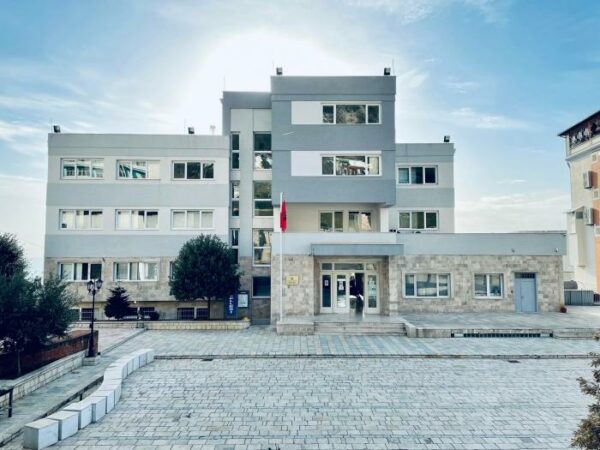 Ultimatumi i Ramës, japin dorëheqjen 5 administratorët e njësive, 2 nënkryetarët dhe drejtuesit e drejtorive në Bashkinë Krujë