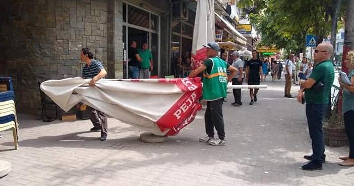 ‘Ultimatumi’ i Ramës mbërrin në Pogradec, nis lirimi i hapësirave publike të zëna pa leje