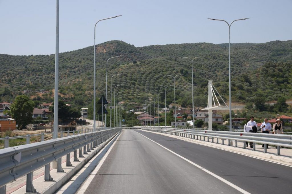 Ura e re mbi Osum, afron 2500 banorë të zonave rurale me Beratin