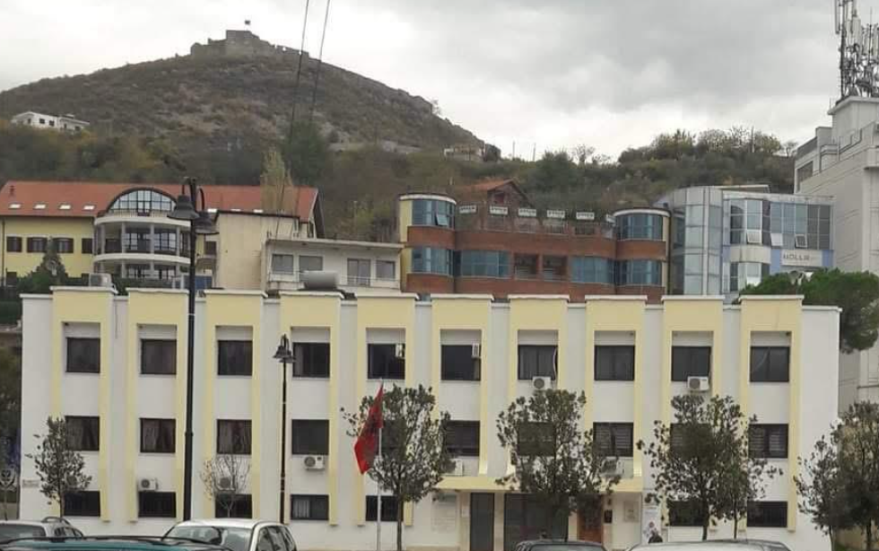 “Urdhëri” i Ramës për rifreskim, asnjë dorëheqje në bashkinë e Lezhës
