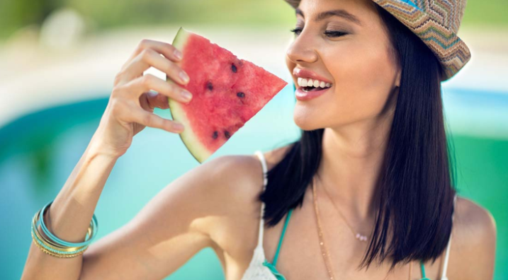 Ushqimet që duhet të konsumoni gjatë ditëve të nxehta për tu hidratuar