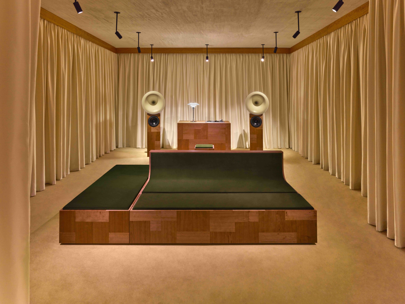 Valentino me “L’Atelier Sonore”, një eksperiencë unike dëgjimi mes modës dhe artit