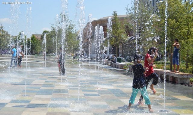 Vapa prish ekuilibrin e trupit, mjekët: Kujdes nga dehidratimi, shmangni diellin e drekës
