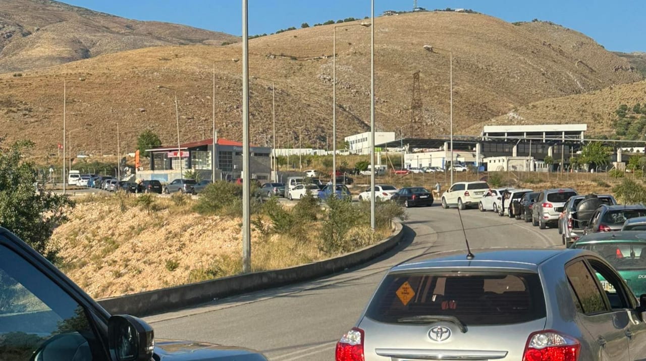 Vazhdon kriza në Qafë Botë, Vasil Llajo: Jam në komunikim të përditshëm, dogana greke do shtojë staf