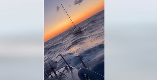 Veliera pësoi defekt/ Shpëtohen tre persona në afërsi të Gjirit të Gramës