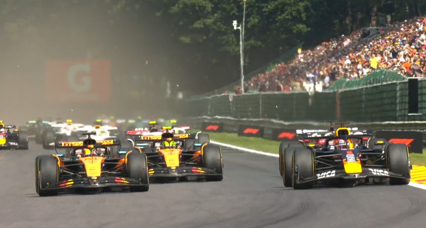 Verstappen fantastik triumfon në garën sprint në Spa, dy makinat McLaren ngjiten në podium