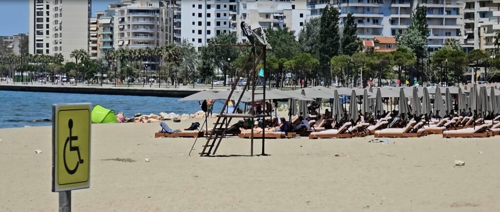 Vëzhgimi: Kullat e vrojtimit bosh, mungon siguria në një pjesë të plazheve në vend