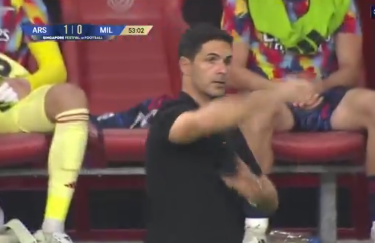 VIDEO/ Gjysma e stadiumit ishte bosh, Arsenali mund Milanin në Singaporë me golin që solli protesta