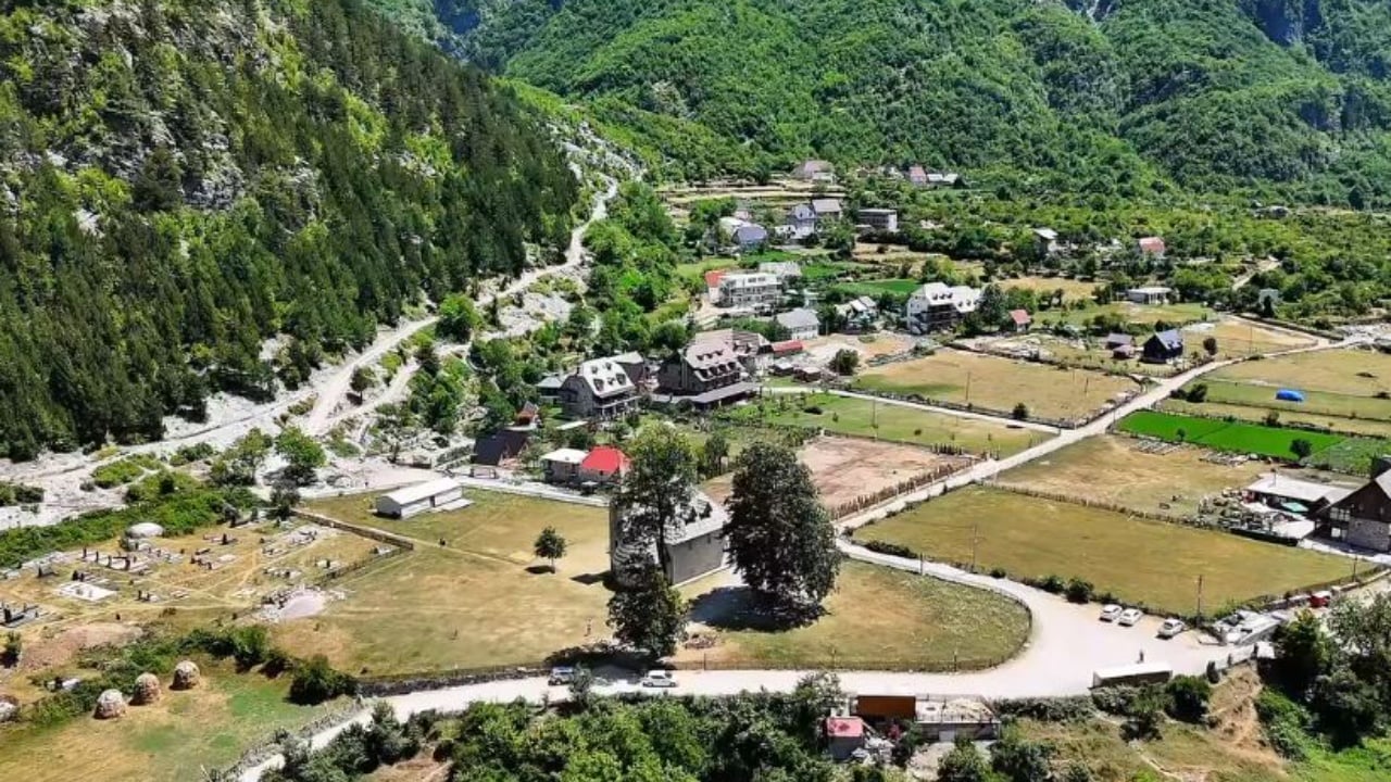 Video/ Shembja e godinave pa leje, Rama publikon pamjet: Thethi pas operacionit nga kanceri i paligjshmërisë