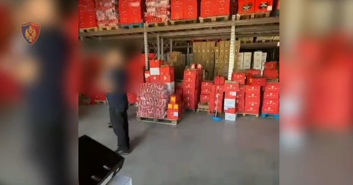 VIDEO/ Zbulohet magazina me ushqime të skaduara në Vorë, u ndërronin datat produkteve dhe i rihidhnin në treg