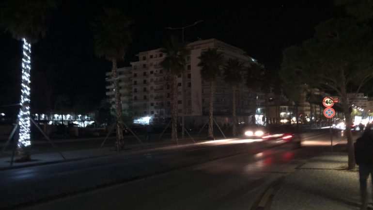 Vlora në terr/ Pjesë të mëdha të qytetit pa energji elektrike prej disa orësh, ja shkaku i ndërprerjes