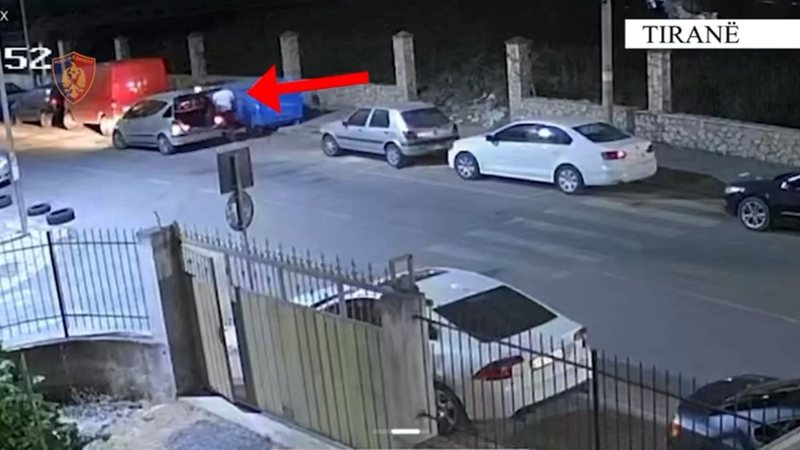 Vodhën rreth 15 mijë euro dhe bizhuteri floriri në dy shtëpi, arrestohet një nga hajdutët, tjetri në kërkim