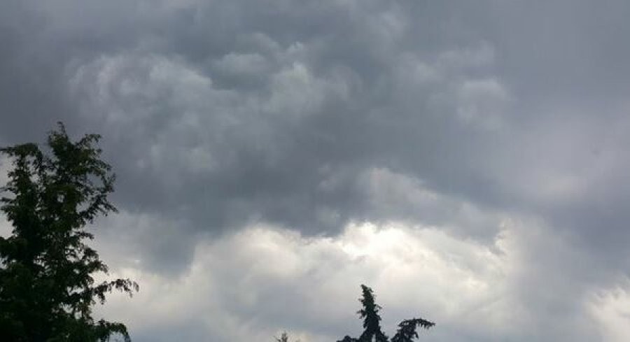 Vranësira dhe reshje shiu në pjesën më të madhe të vendit! Ja parashikimi i motit për sot =