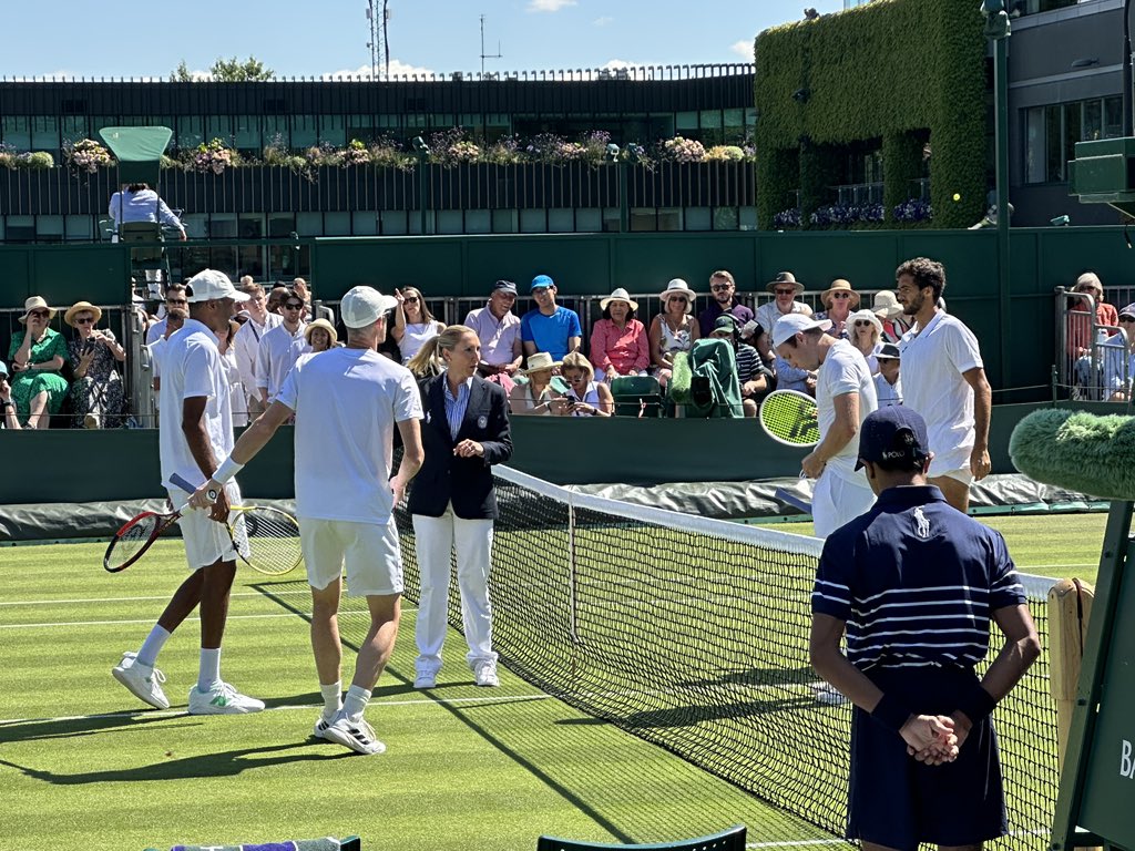 Wimbledon ‘thyen’ rregullat, lejon shirit të zi për Zhotën