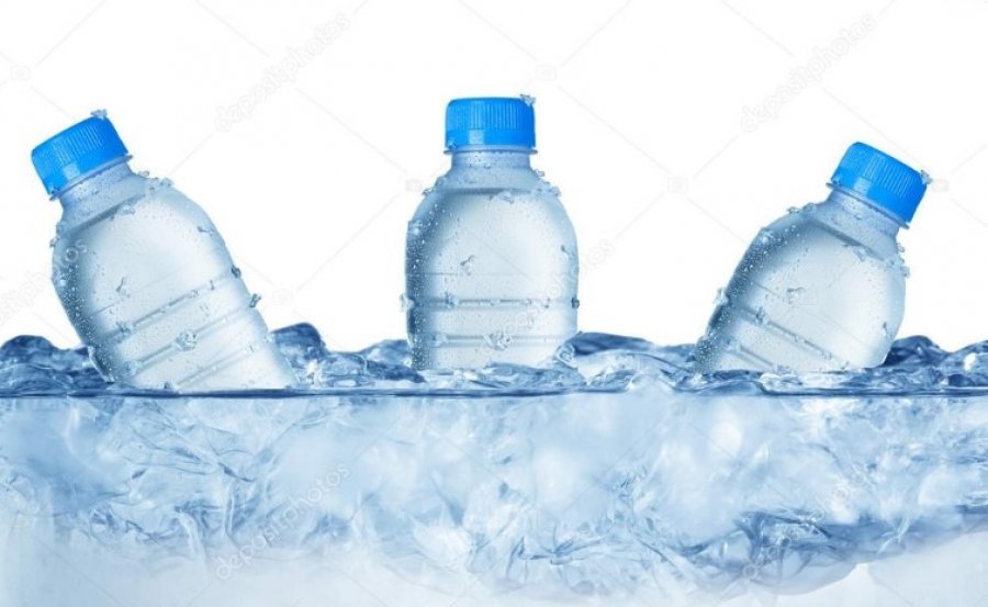 Zbuloni arsyet se pse duhet të shmangni ujin me akull në verë