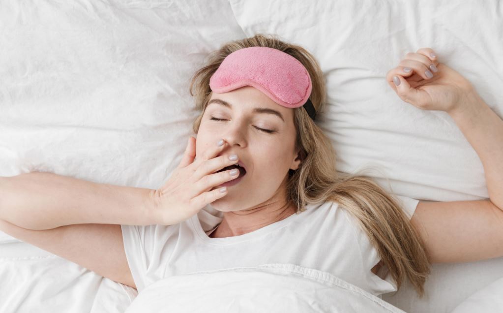 Zbuloni pozicionin ideal të gjumit për një natë të qetë