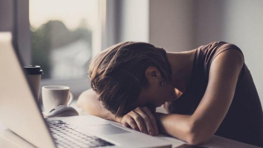 Zgjoheni të lodhur edhe pasi keni fjetur 8 orë, ja çfarë përpiqet të tregojë trupi