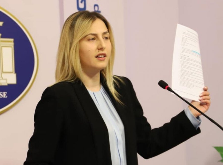 Zhupa: Qeveria po vepron si pushtues, po shemb bujtina dhe lokale në mes të sezonit turistik