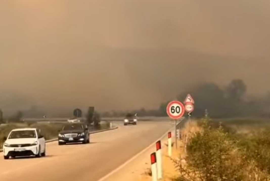 Zjarret në Delvinë/ Devijohet përkohësisht trafiku në drejtim të Qafës së Muzinës