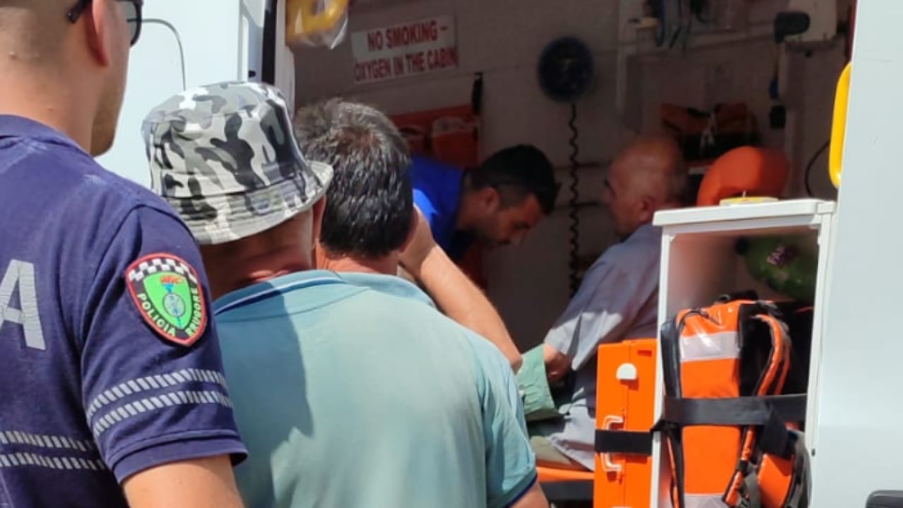 Zjarri në Markat të Konispolit, bluzat e bardha të Batalionit të Mbështetjes pranë qytetarëve në terren