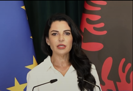 Zjarri rrezikon banorët në Sasaj të Himarës, Balluku: Nuk kanë dëshirë të evakuohen