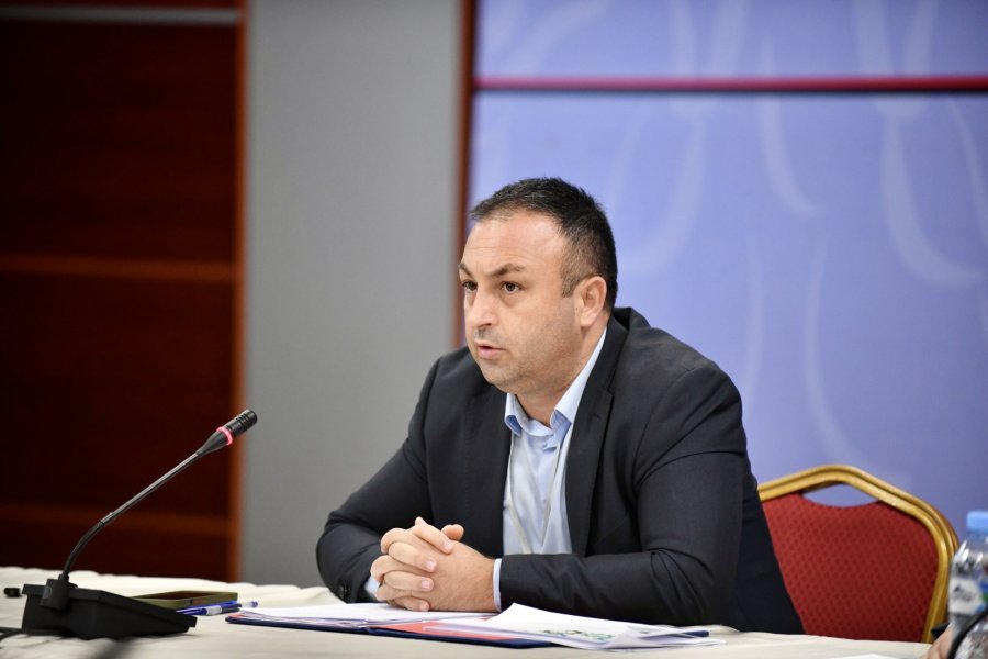 “Zjarrvënia e qëllimshme, do të përballet me përgjegjësinë”/ Situata me zjarret, paralajmëron ministri: Ata që…