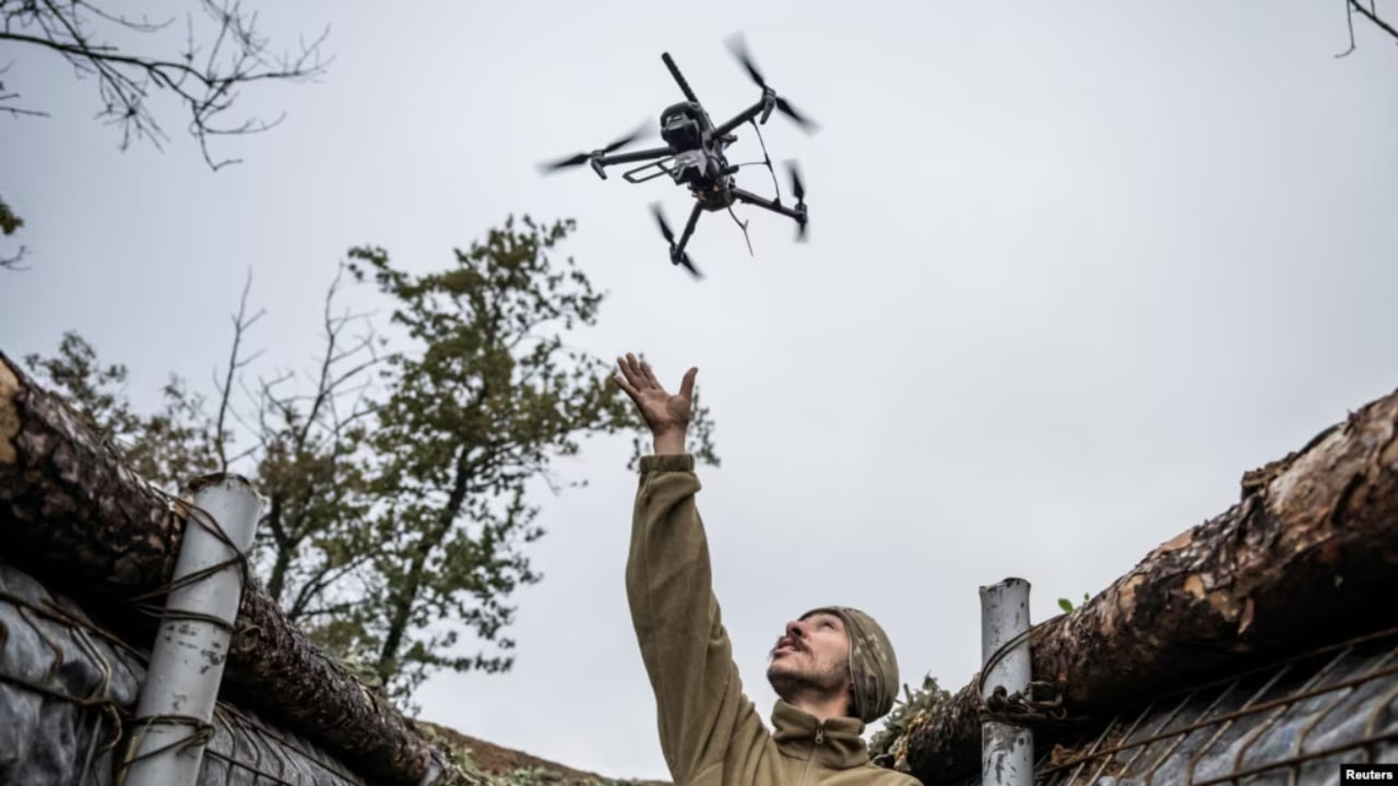 Zyrtarët e Ukrainës: Dronët tonë goditën fabrika avionësh dhe raketash në Rusi